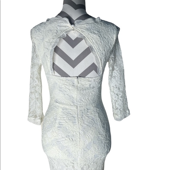 White wedding dress lace form fitting - Picture 3 of 8
